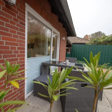 Holiday home Wg 8 - Modern Ausgestattetes Ferienhaus Mit Garten Fur 2 Personen *